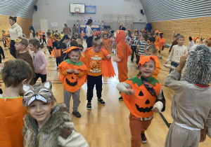 Bal jesieni na sali gimnastycznej