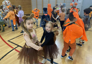 Bal jesieni na sali gimnastycznej