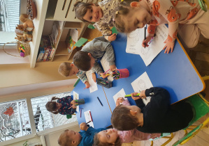 Dzień Kredki w grupie Krasnoludki