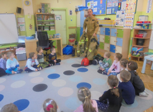 SPOTKANIE ZE STRAŻAKIEM- ZAJĘCIA EDUKACYJNE