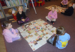Żuki podczas warsztatów plastycznych w Bibliotece Miejskiej