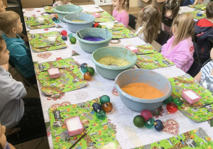 WYCIECZKA DO FABRYKI BOMBEK