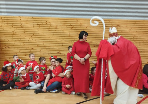 Powitanie z Mikołajem grupy Zajączki