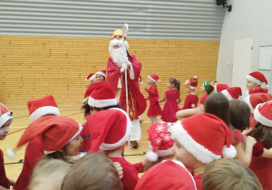 Wspólny taniec z Mikołajem