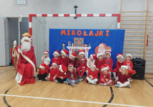 grupa Muchomorki podczas balu