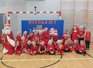 Jagody podczas balu i spotkania z Mikołajem