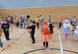 jesienne zabawy przy muzyce