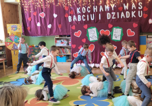 Dzieci tańczą Rock and Rola