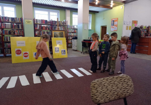 Przechodzimy przez jezdnię