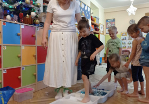 zimowa ścieżka sensoryczna