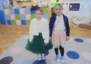 Alicja B i Joanna G wzięły udział w pokazie mody najciekawszej postaci z twórczości Jana Brzechwy. Przygotowały strój Pchły Szachrajki.