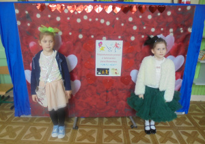 Alicja B i Joanna G wzięły udział w pokazie mody najciekawszej postaci z twórczości Jana Brzechwy. Przygotowały strój Pchły Szachrajki.