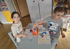 zabarwZoną wodą tworzyliśmy kolorowego Elmera