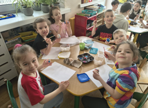 Malowanie pisanek- świąteczne zajęcia