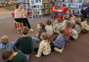 Wizyta w Bibliotece Miejskiej dzieci z grupy Żuki