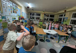 Dzieci biorące udział w konkurencji