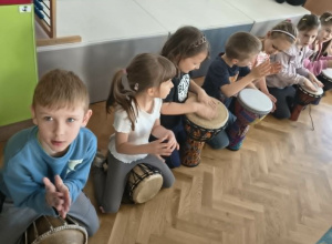 Bębny afrykańskie w przedszkolu