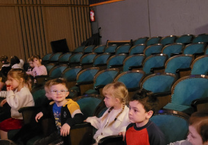 Dzieci w teatrze