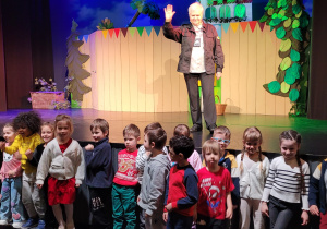 Zdjęcie grupowe w teatrze