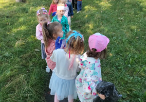 Grupa Zajączki sprząta świat