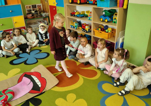 Przedstawienie ,,Ząbkowa przygoda" w wykonaniu dzieci z grupy Zajączki