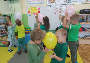 zabawy w parach z balonami