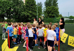 Grupy Sowy i Żuki przygotowują się do rozgrzewki