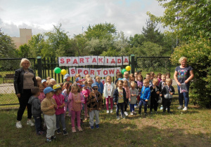 Wspólne zdjęcie z medalami