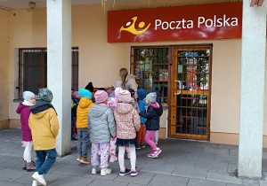 Przyglądamy się budynkowi Poczty Polskiej